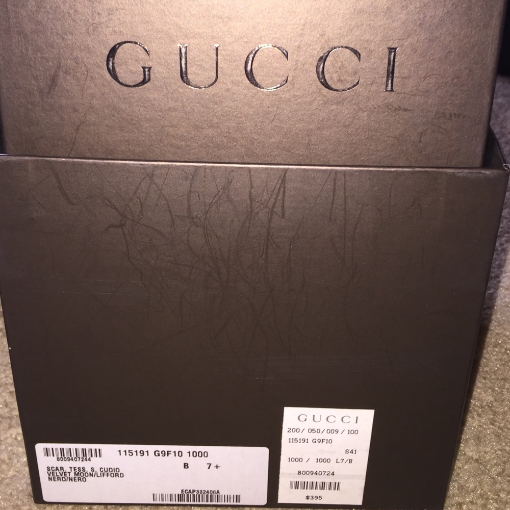 Gucci Black Velvet and Leather Pumps with Silver GG Emblem - Picture 4 of 4